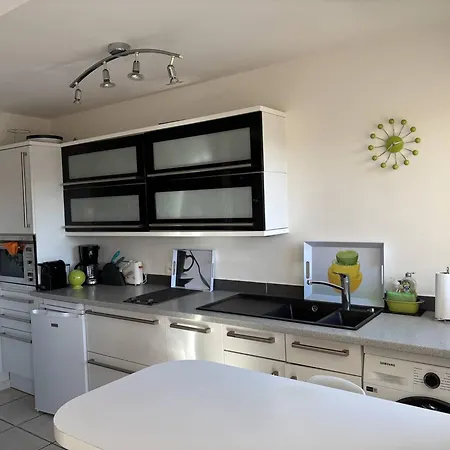 Apartment T2 A Saint-palais-sur-mer, Proche De Nauzan, Box Prive - Fr-1-738-52 Saint-Palais-sur-Mer