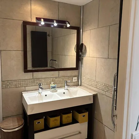 Apartment T2 A Saint-palais-sur-mer, Proche De Nauzan, Box Prive - Fr-1-738-52 Saint-Palais-sur-Mer