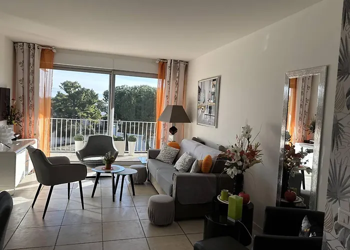 Apartment T2 A Saint-palais-sur-mer, Proche De Nauzan, Box Prive - Fr-1-738-52