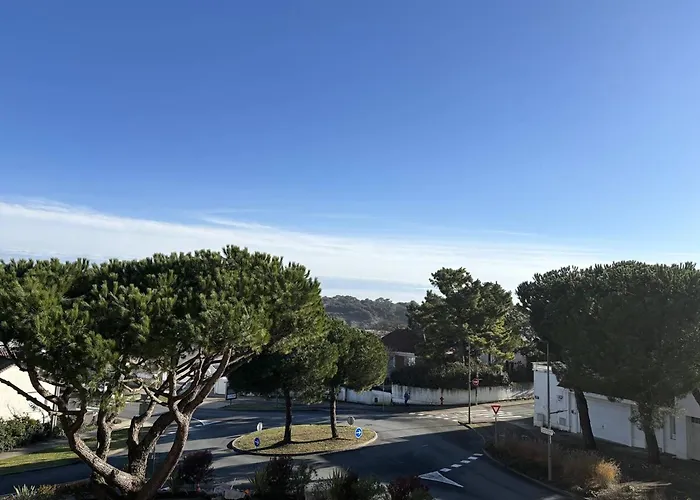 Apartment T2 A Saint-palais-sur-mer, Proche De Nauzan, Box Prive - Fr-1-738-52 *