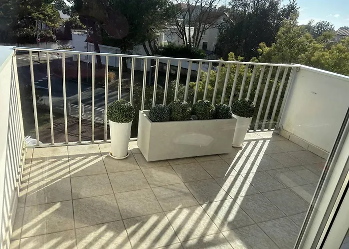 T2 A Saint-palais-sur-mer, Proche De Nauzan, Box Prive - Fr-1-738-52 Apartment *